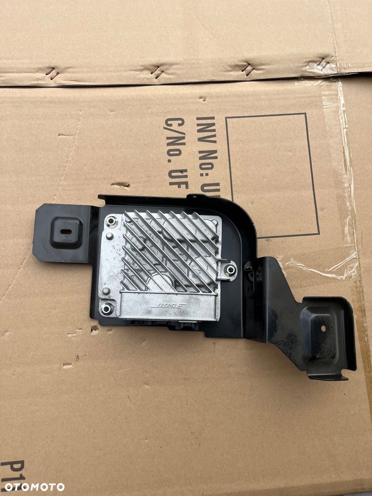 Wzmacniacz Mazda BOSE - 1