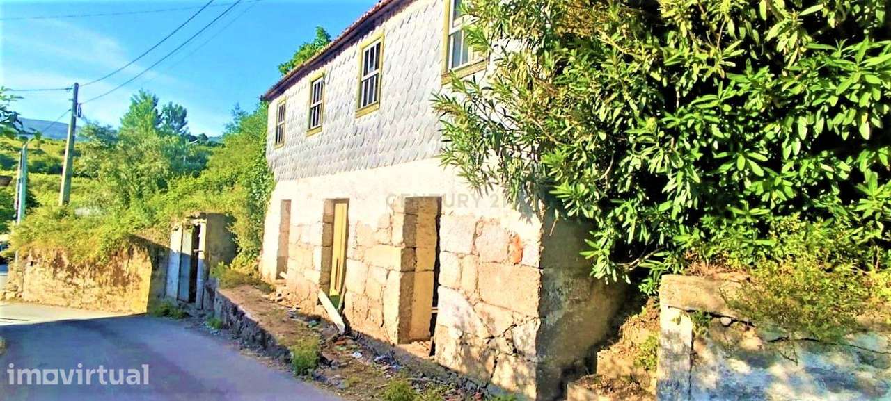 Duas moradias com terreno  e água junto ao ribeiro,  para reconstrução - Grande imagem: 3/25