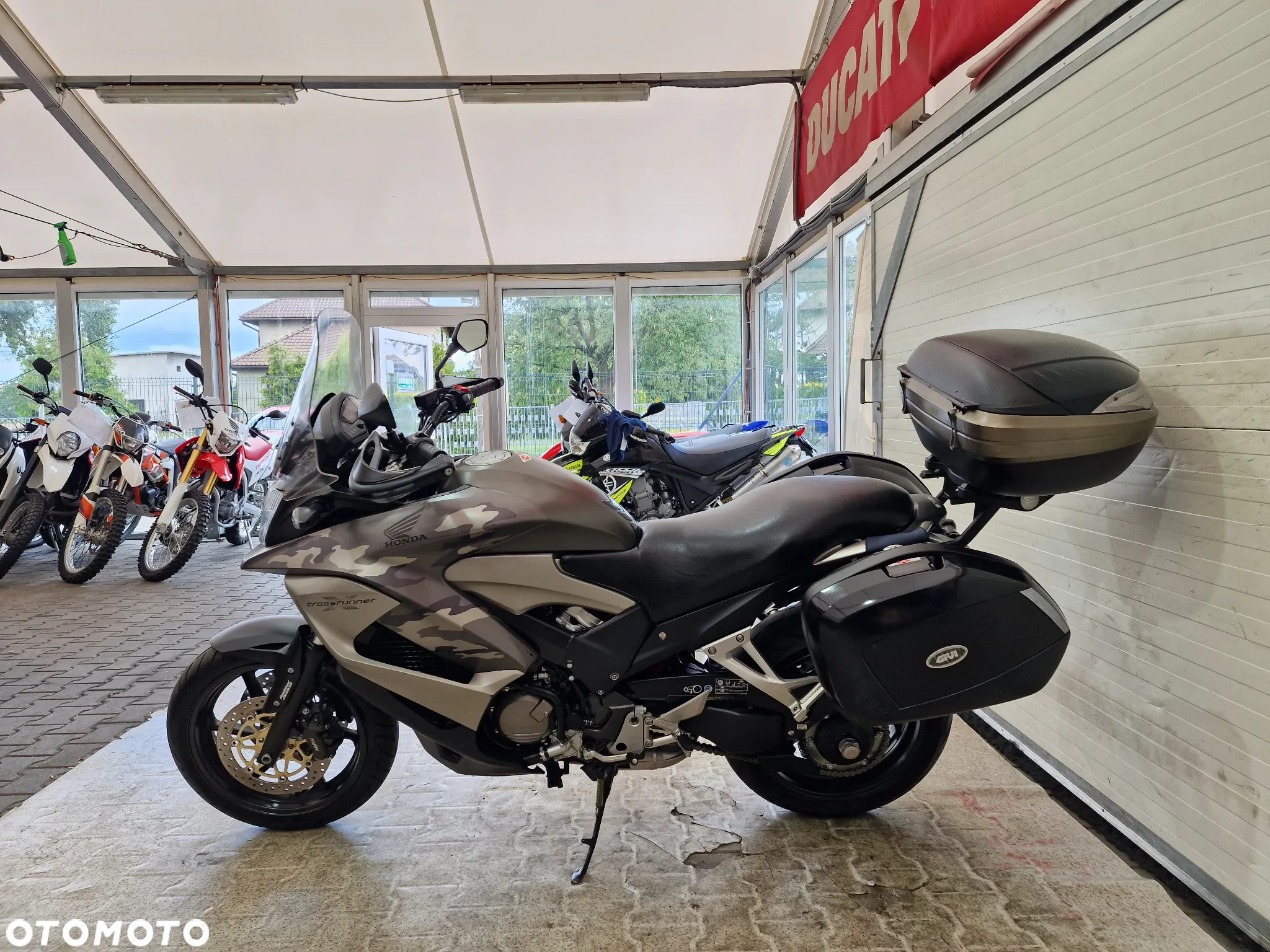 Honda VFR - 19