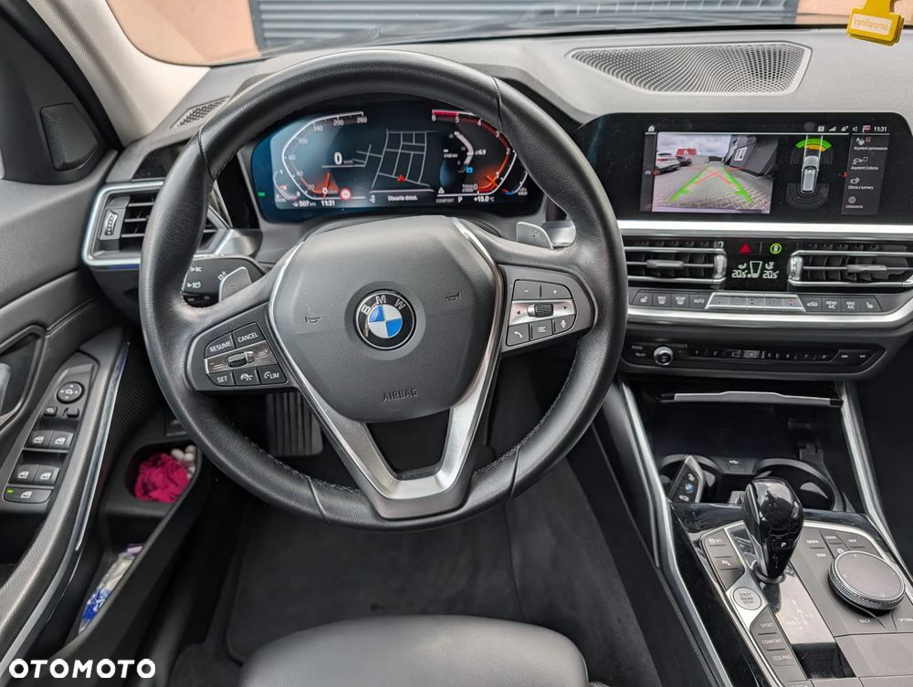 BMW Seria 3 330d xDrive MHEV - 12