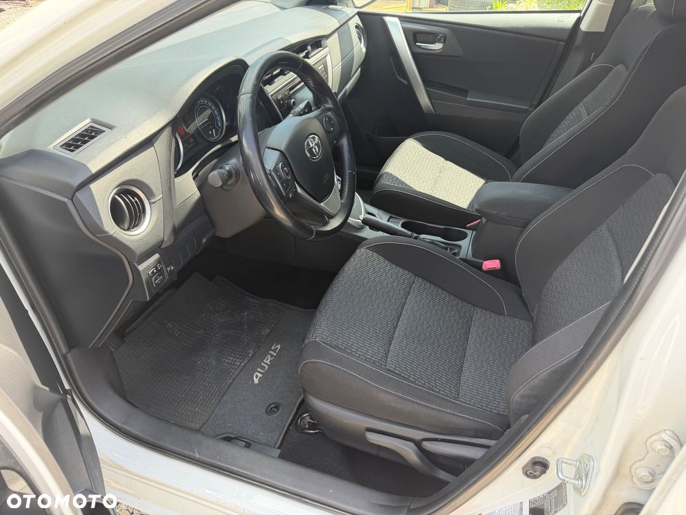 Toyota Auris Hybrid 135 Premium - 10