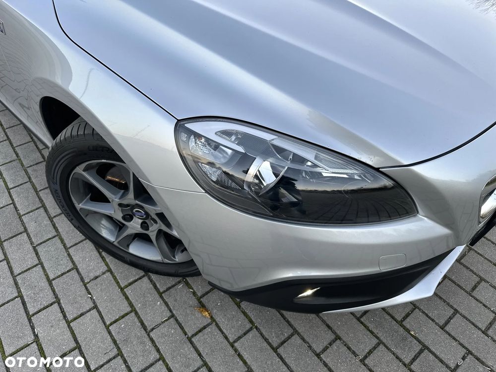 Volvo V40 Cross Country D2 Drive-E Ocean Race - 9