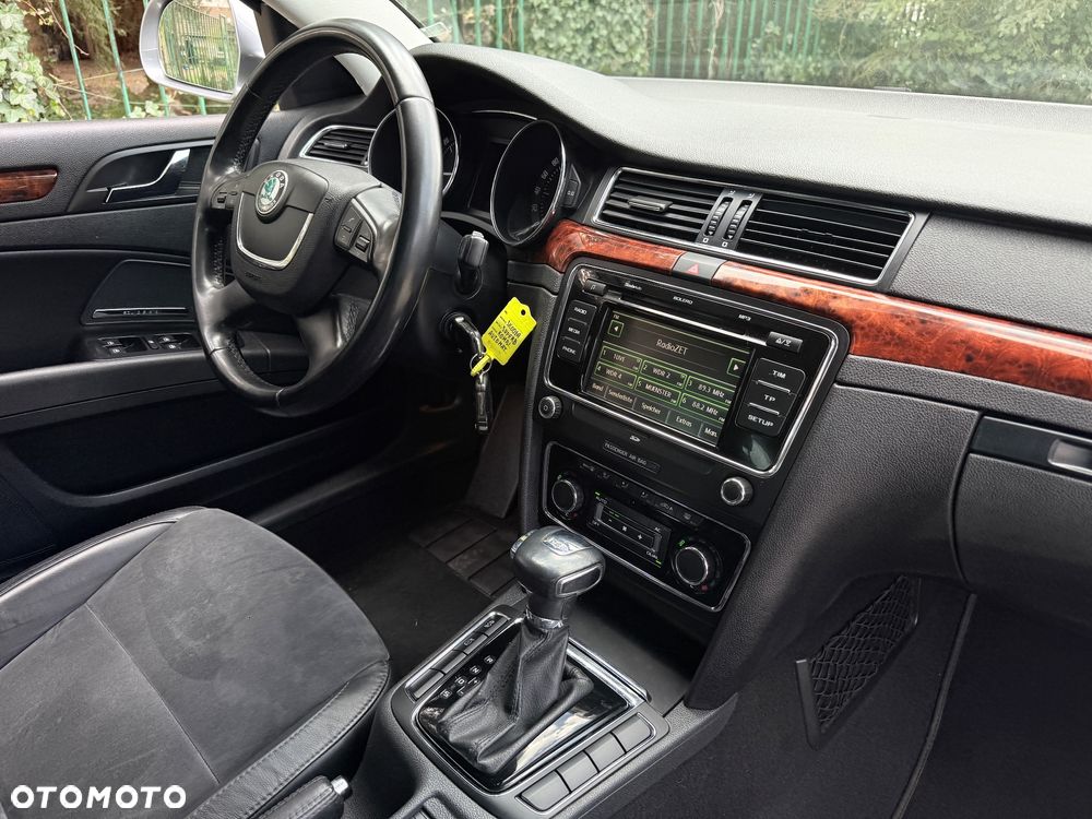 Skoda Superb 2.0 TDI Green tec DSG Elegance - 27