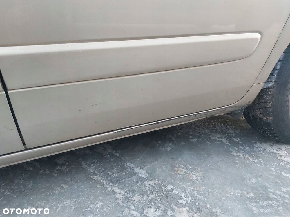 DRZWI KOMPLETNE LEWY TYŁ KIA CARNIVAL II J9 - 3