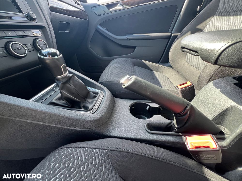 Volkswagen Jetta 1.2 TSI Comfortline - 8