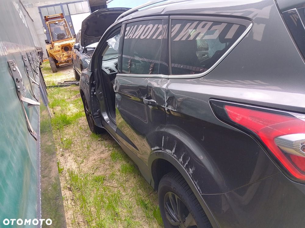 Ford Kuga 1.5 EcoBoost 2x4 Cool & Connect - 16