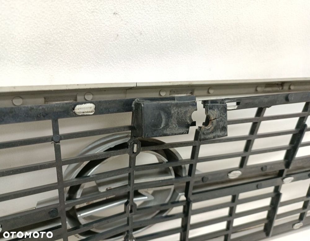 ATRAPA GRIL GRILL OPEL COMMODORE - 5