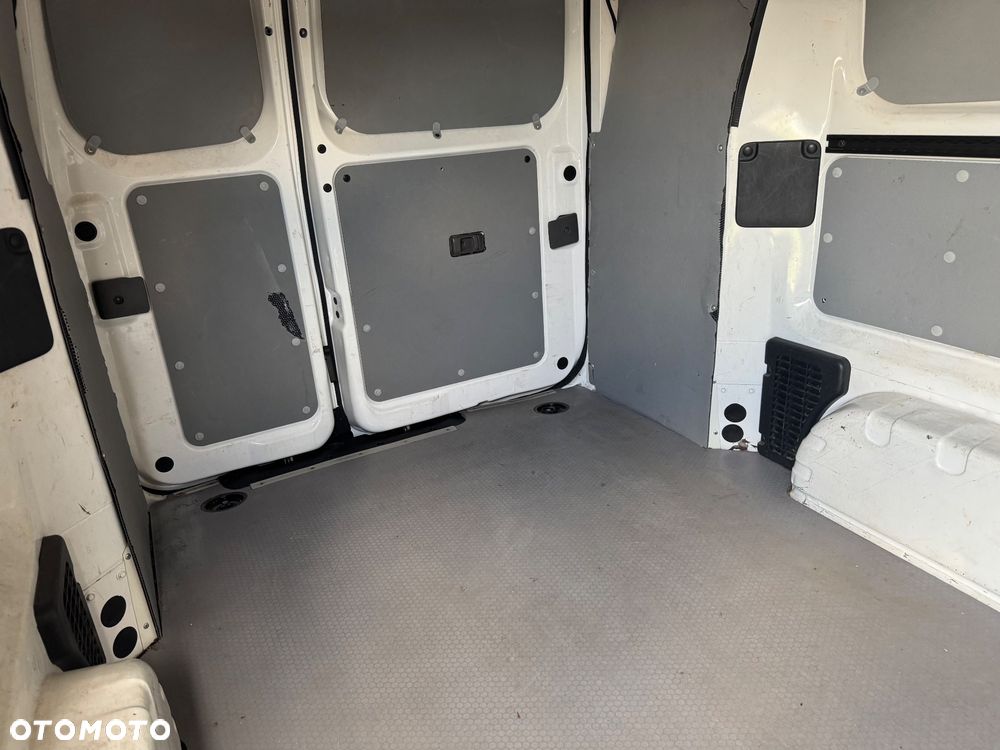 Nissan NV200 - 11