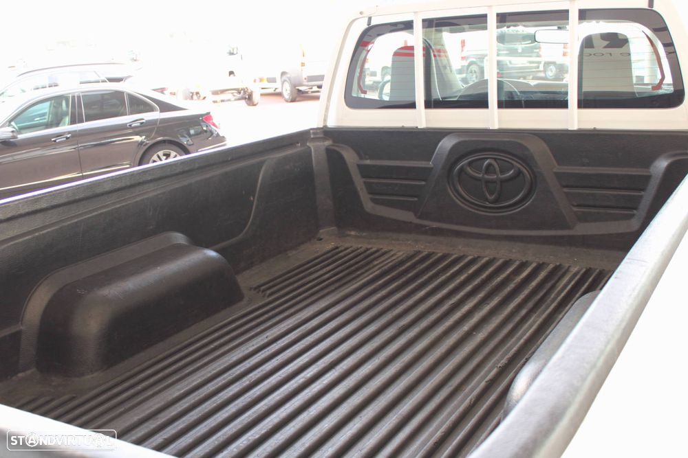 Toyota HILUX 2.4 D4D  2WD - 13
