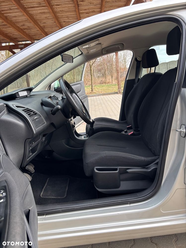 Citroën C4 1.4 16V Style - 17