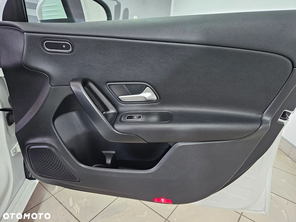 Mercedes-Benz Klasa A 180 d AMG Line 8G-DCT - 30