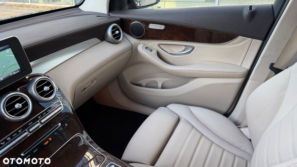 Mercedes-Benz GLC - 21