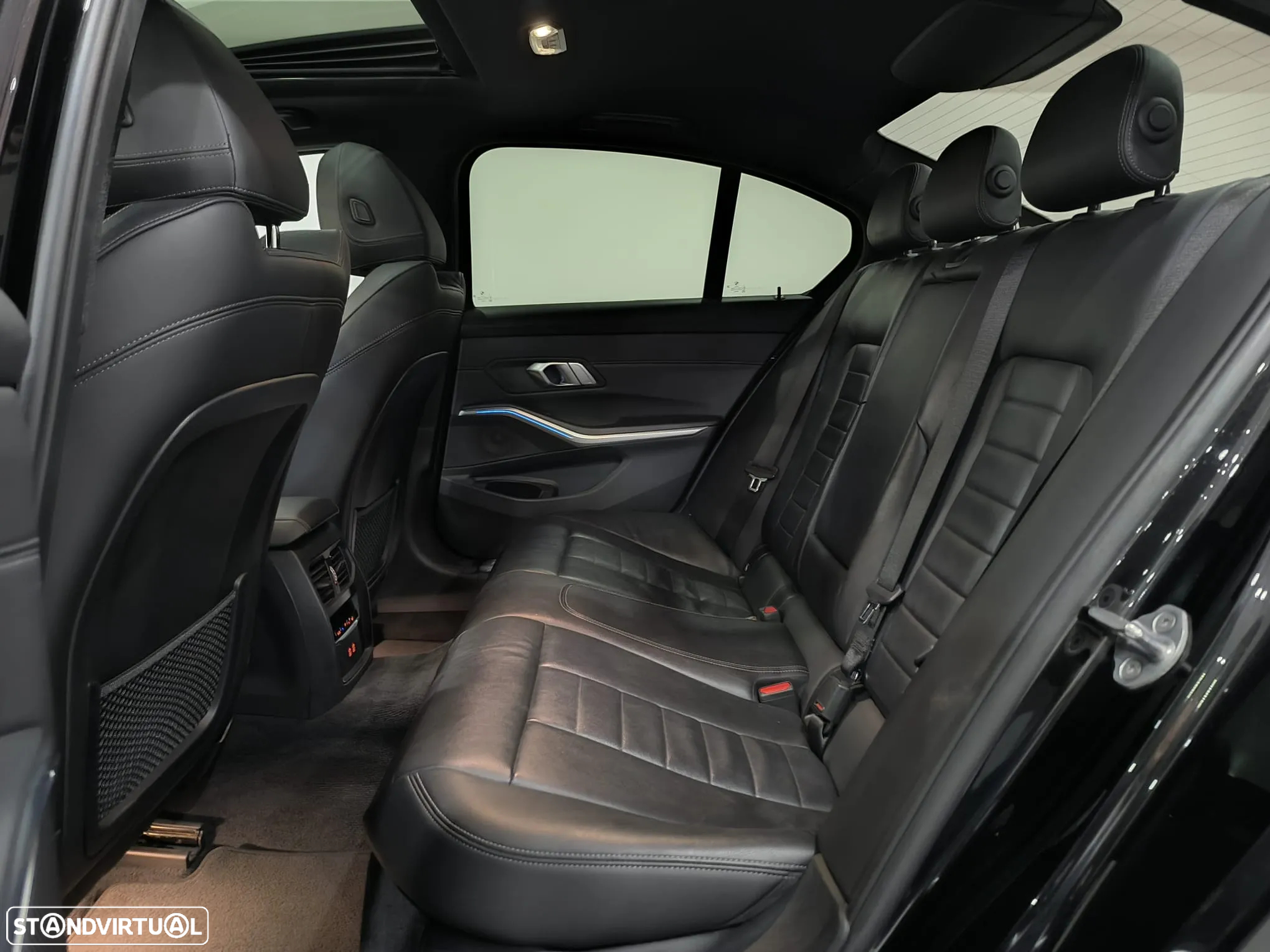 BMW 330 e Pack Desportivo M Auto - 36