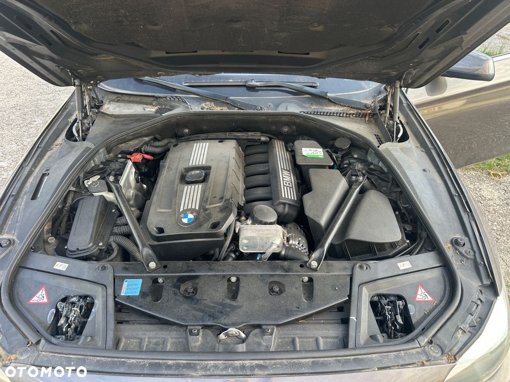 BMW Seria 5 528i - 30