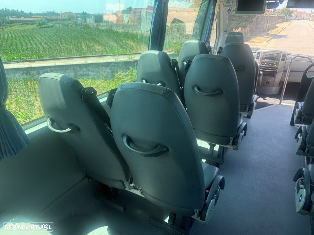 Volkswagen CRAFTER 2.5 TDI MINI BUS 16 Lugares - 11