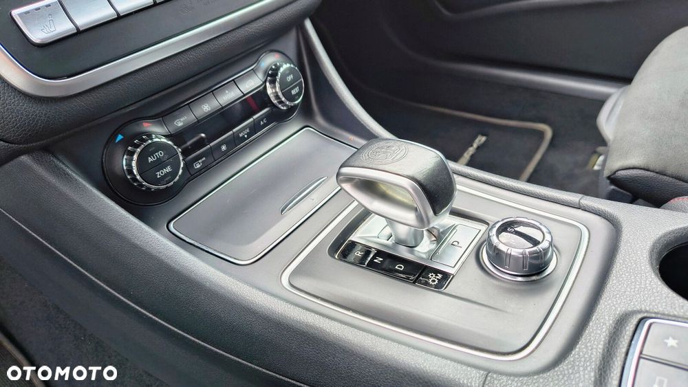 Mercedes-Benz GLA - 28