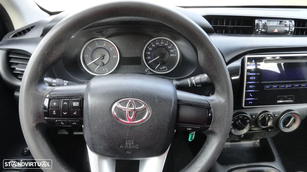 Toyota Hilux 2.4 D-4D 4WD CD CM - 11