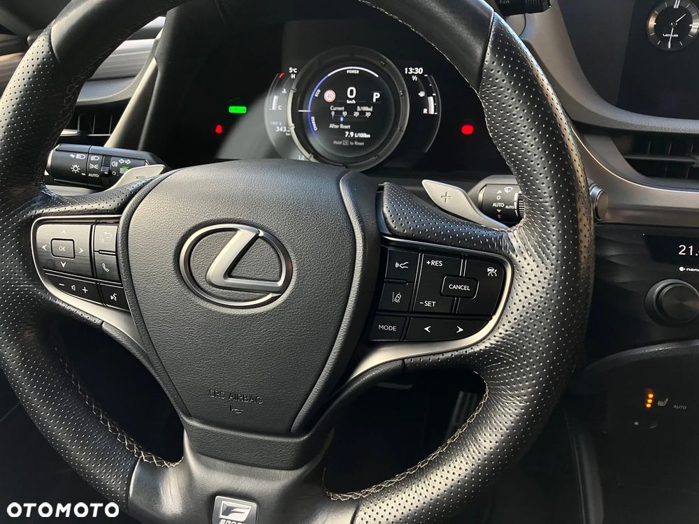 Lexus ES 300h F Sport - 22