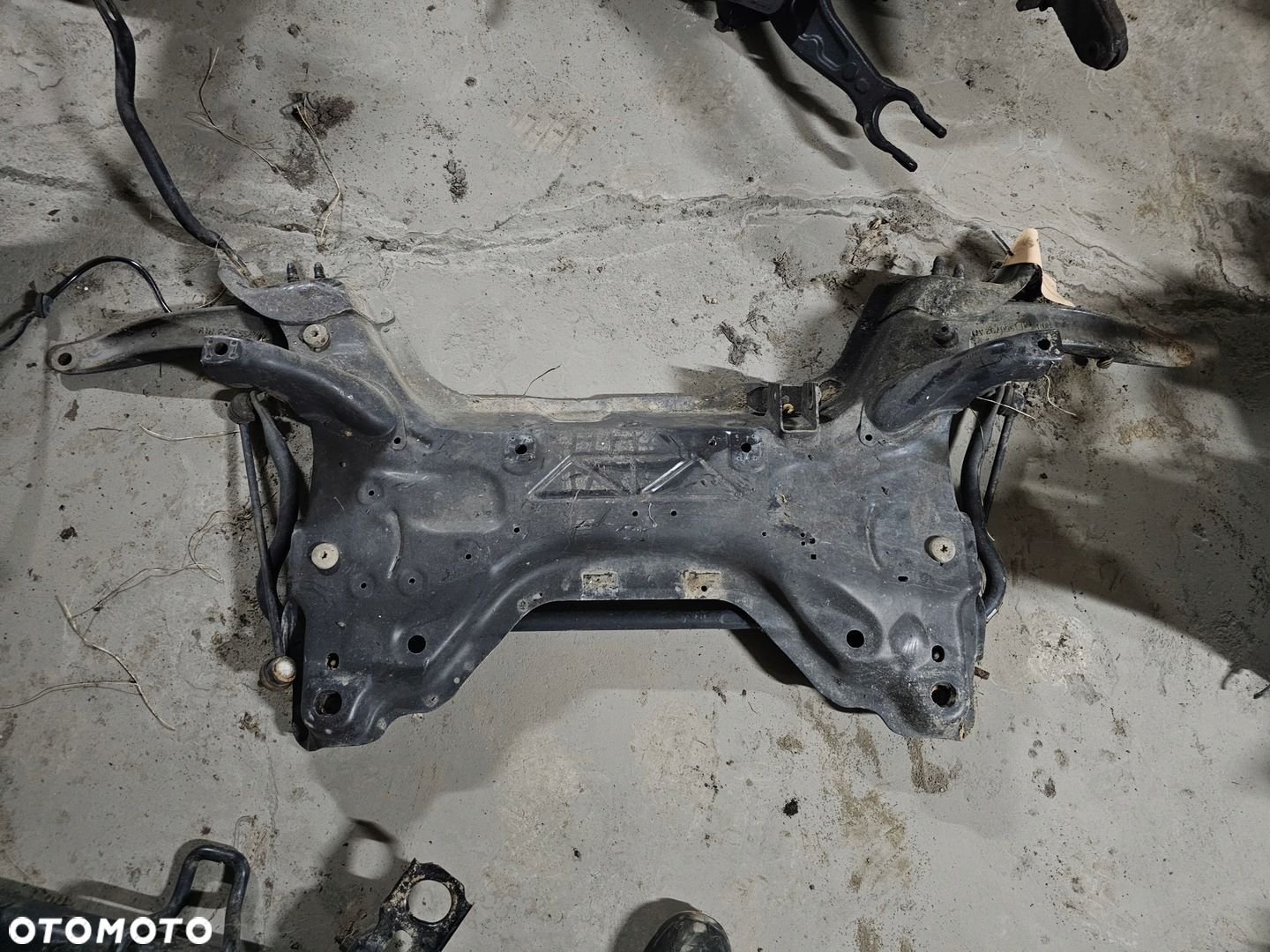 Belka zawieszenia przedniego wózek sanki Citroen C4 Picasso - 1