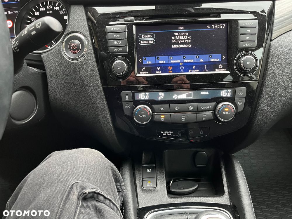 Nissan Qashqai 1.3 DIG-T N-CONNECTA - 24