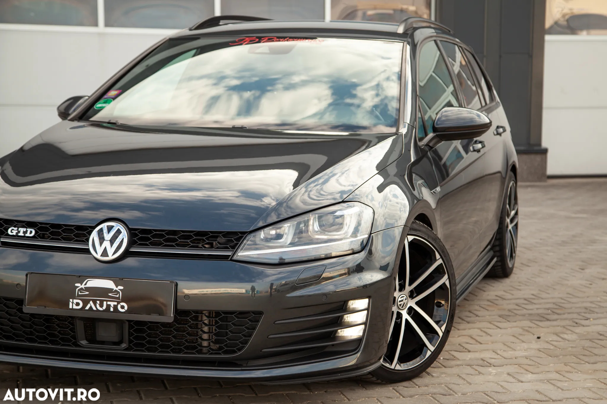 Volkswagen Golf - 32