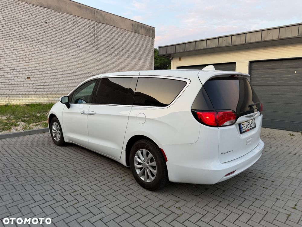 Chrysler Pacifica - 12