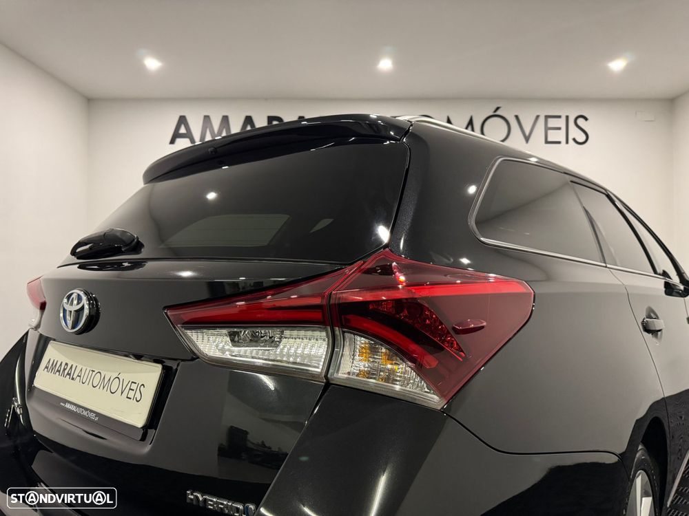 Toyota Auris Touring Sports 1.8 HSD Comfort +P.Techno+P.Sport - 27