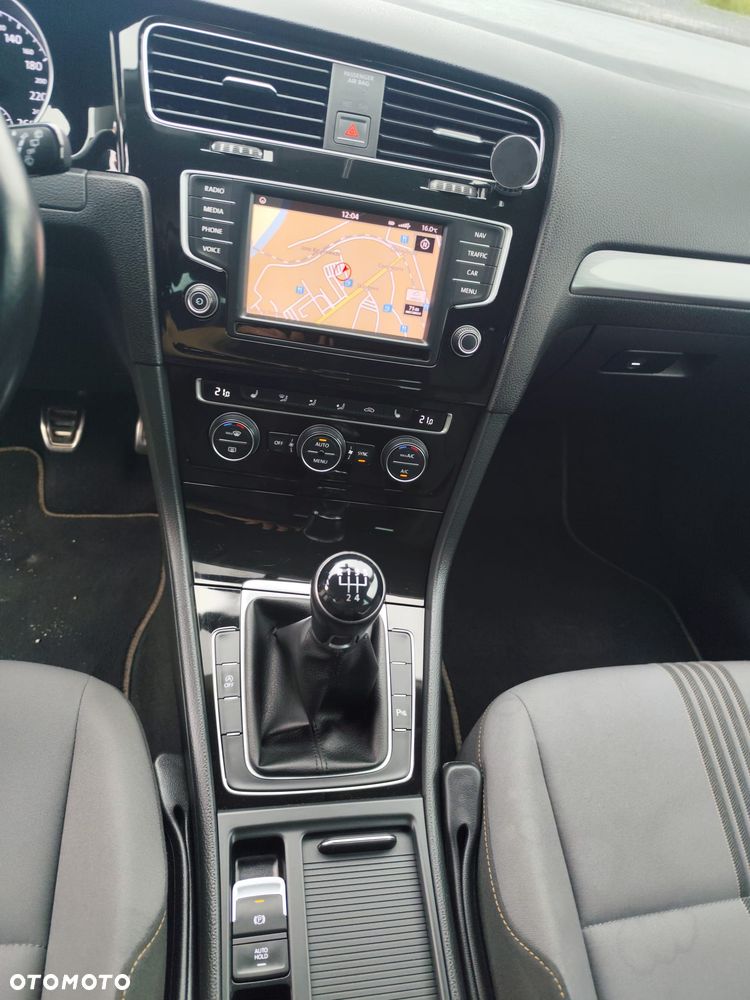 Volkswagen Golf - 8