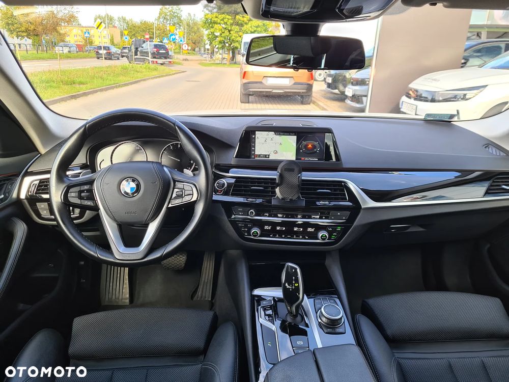 BMW Seria 5 520i Sport Line sport - 14