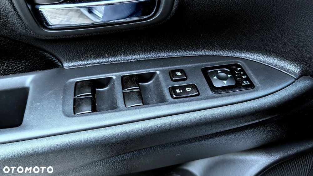 Mitsubishi Outlander Instyle NAVI + - 37