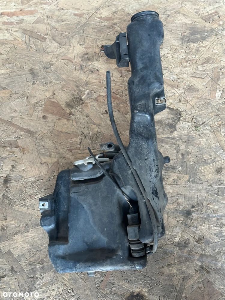 ZBIORNICZEK SPRYSKIWACZY MERCEDES E-KLASA W212   A2048601860 - 2