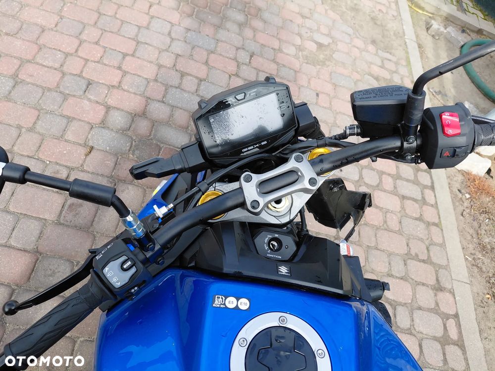 Suzuki GSX - 19