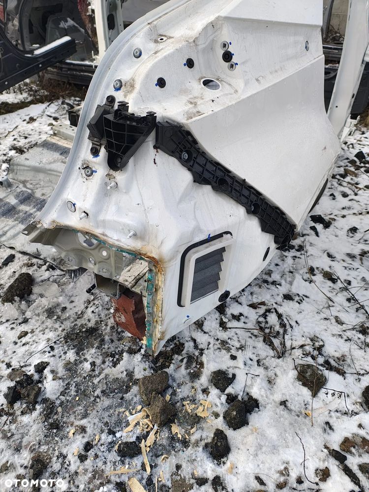 Ćwiartka błotnik prawy tył próg toyotra c-hr chr II 2.0 hev 23+ - 2