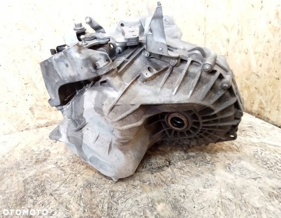 SKRZYNIA BIEGÓW ZAFIRA C 2.0 CDTI F40 55583502 - 3
