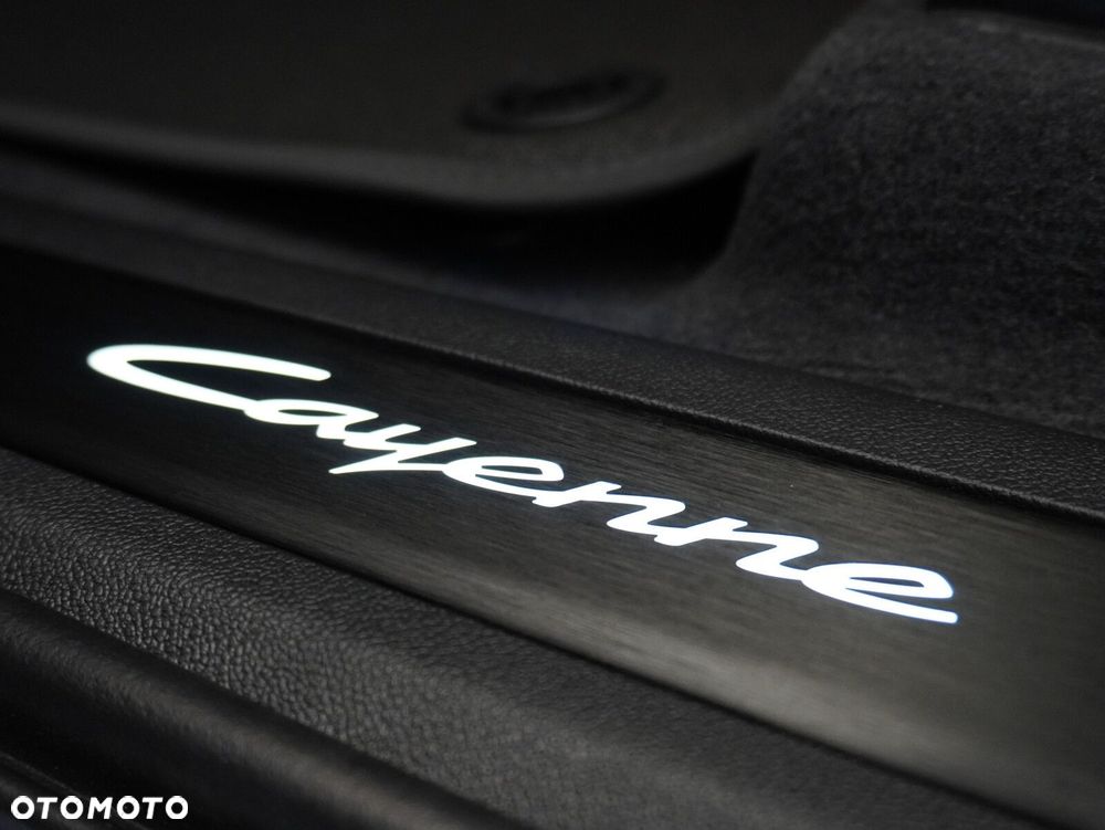 Porsche Cayenne E-Hybrid PHEV Black Edition - 24