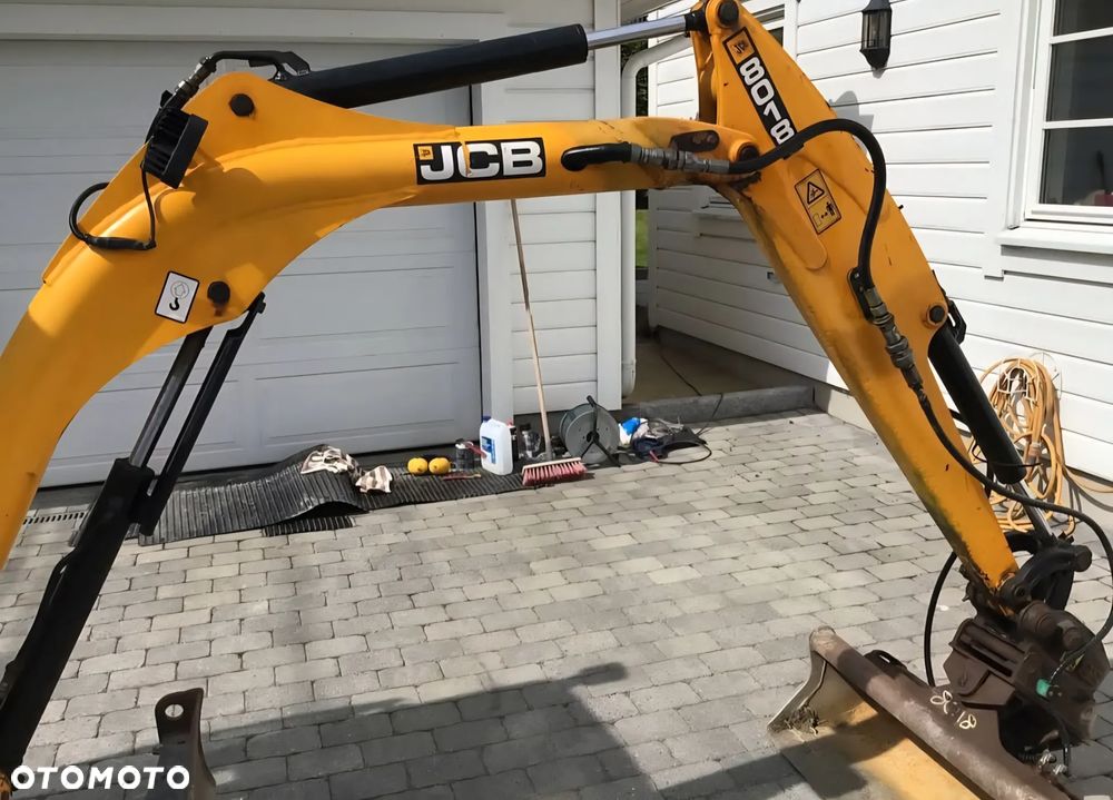 JCB 8018 - 7
