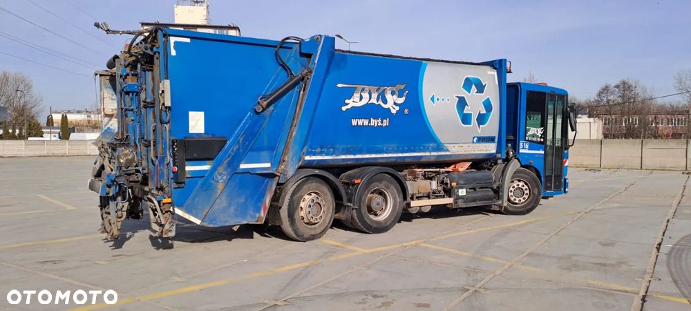 Mercedes-Benz ECONIC - 9