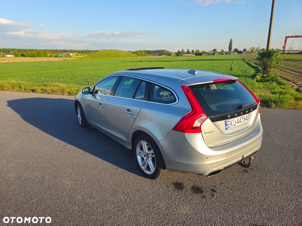 Volvo V60 D6 AWD Plug-in Hybrid Momentum - 5