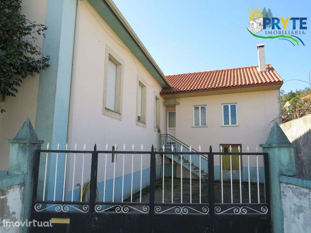 Moradia de tipologia T4 situada em Figueiró dos Vinhos - Grande imagem: 4/36
