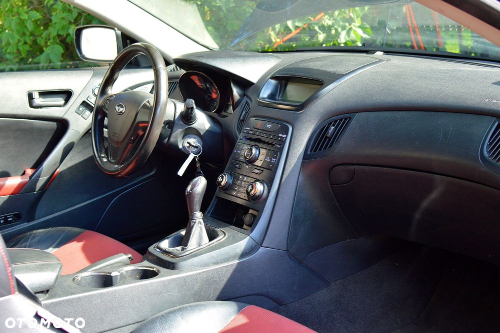 Hyundai Genesis Coupe - 12