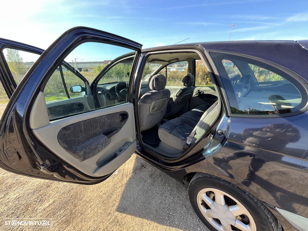 Renault Scénic 1.4 16V - 13