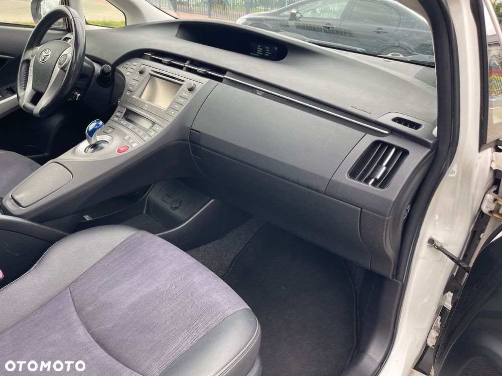Toyota Prius 1.8 HSD Premium - 18