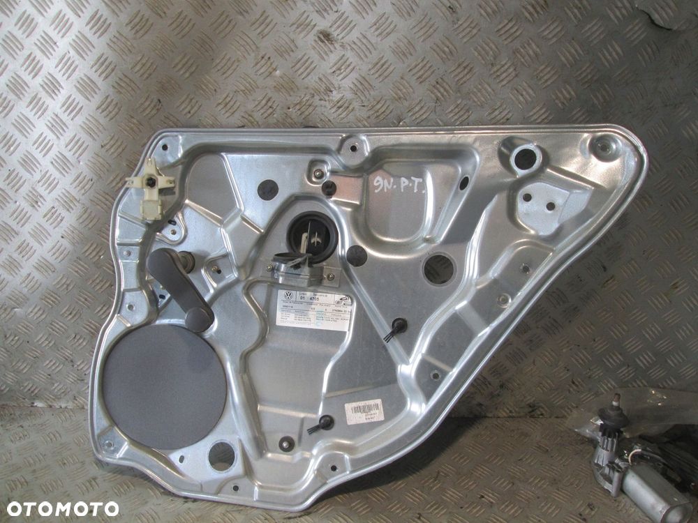 PODNOŚNIK MECHANIZM SZYBY PRAWY TYŁ ELEKTRYCZNY VW POLO IV 9N 01- 5 DRZWI - 1