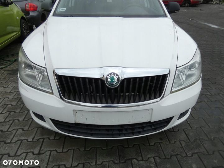 SKODA OCTAVIA II LIFT *SAMOCHÓD NA CZĘŚCI* LF9E/9P9P ( Candy White ) / MASKA, LAMPA, DRZWI, LUSTERKO, ZDERZAK, GRILL, BŁOTNIK, KLAPA, BELKA, DESKA, FOTELE, KANAPA, ĆWIARTKA KIEROWNICA, TARCZE,ZAWIESZENIE, KOMPLETNY PRZÓD, KOMPLETNY TYŁ, LICZNIK, ZEGARY, PRAWE LEWE PRZÓD TYŁ - 2