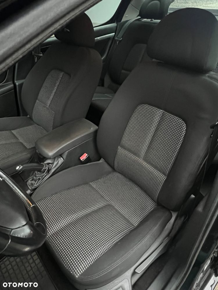 Peugeot 407 125 NAVTEQ ON BOARD - 8