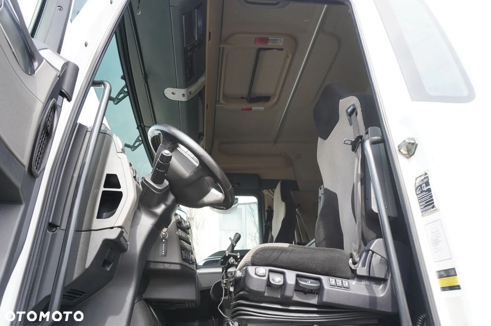 MAN TGX 35.580 8x4-4 / rama 830 cm / oś skrętna / 260 tys. km - 15