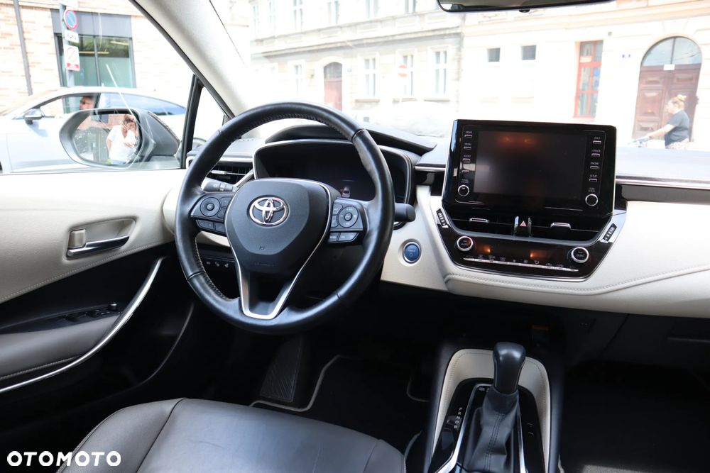 Toyota Corolla 1.8 Hybrid Executive - 8