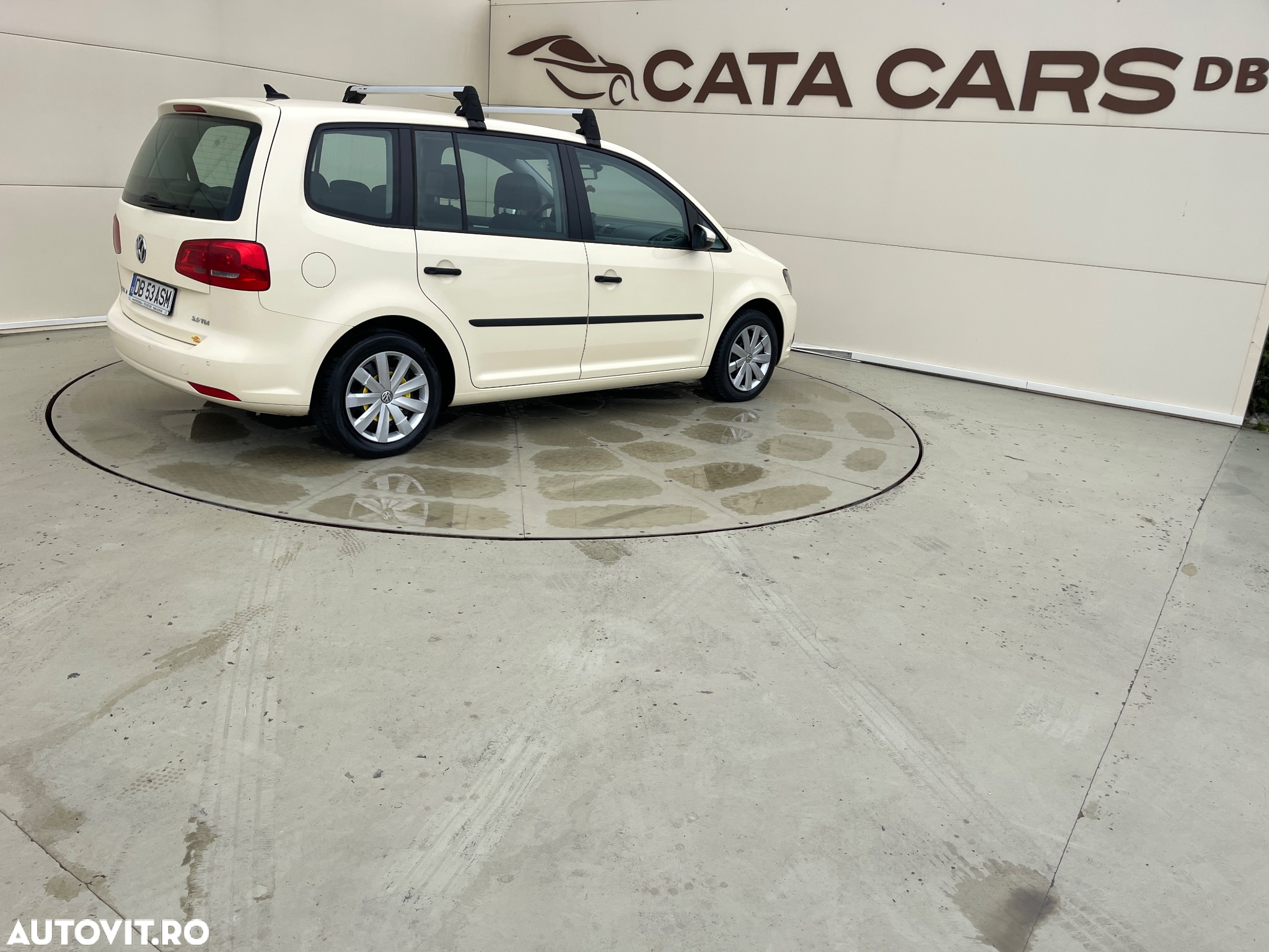 Volkswagen Touran 2.0 TDI DSG Comfortline - 16