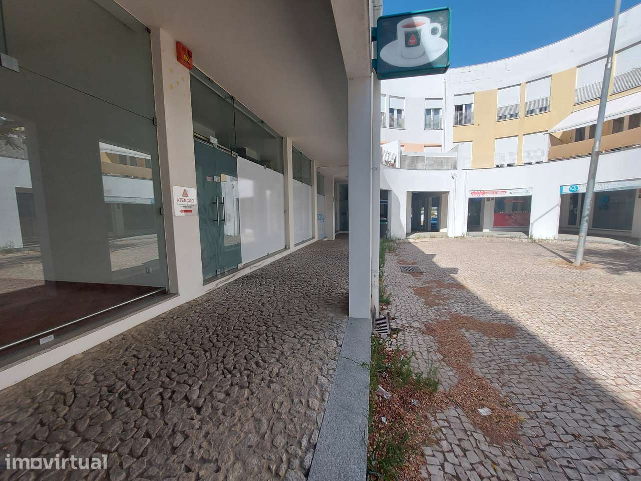 COMPRE UM RENDIMENTO MENSAL.
Se procura um investimento imobiliário - Grande imagem: 5/11
