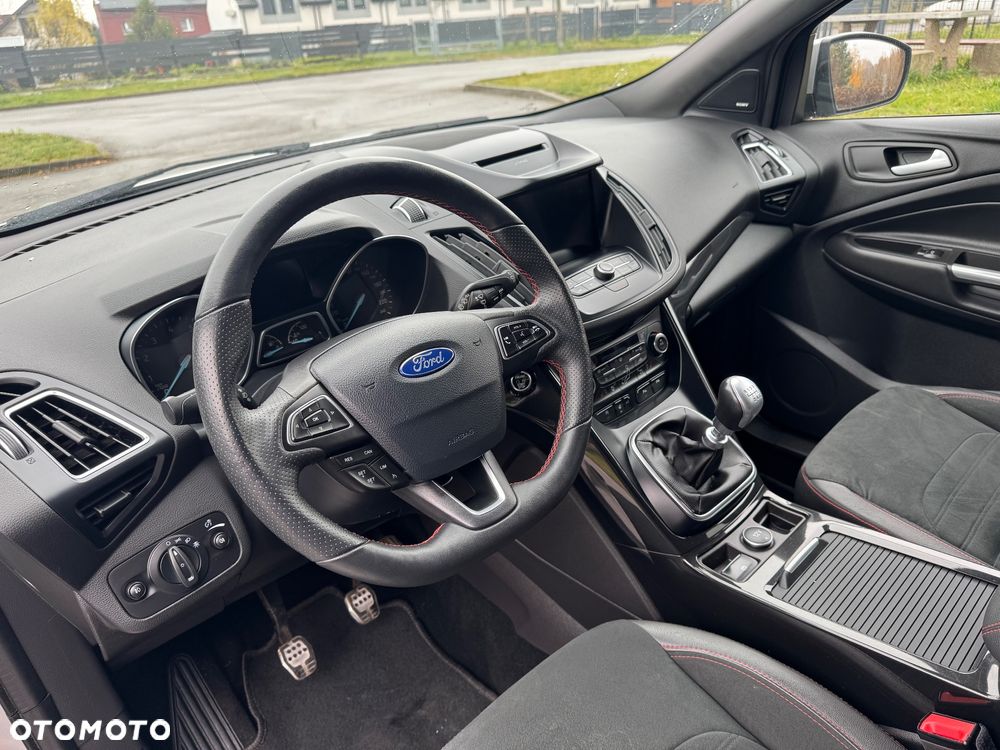 Ford Kuga 1.5 EcoBoost 2x4 ST-Line - 17